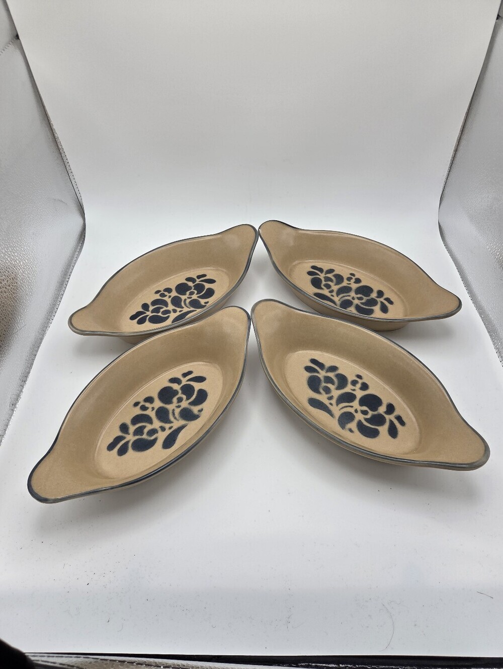 Vintage Pfaltzgraff 265 Folk Art stoneware augratin /pasta boat dishes 4 Pieces